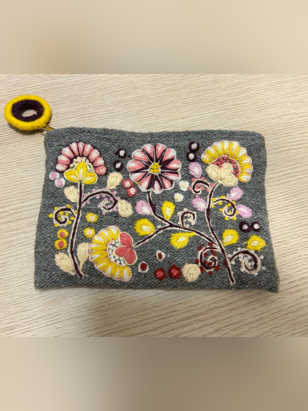 Jenny Krauss Gray Felt Floral Embroidered zipper clutch 8” x 5”